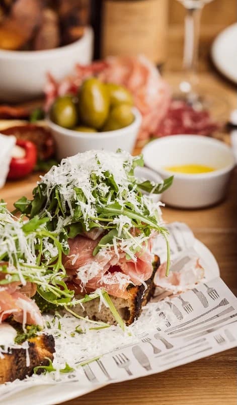 Bruschetta með parmaskinku og klettasalati